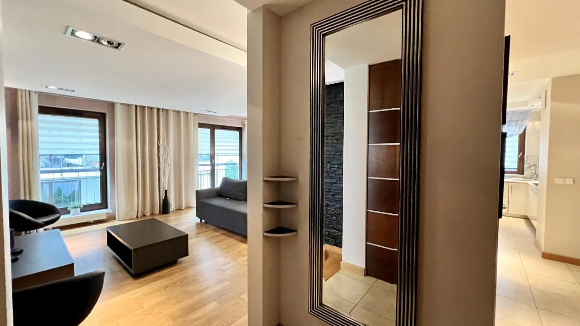 98M2 Apartment Oldtown Yacht Marina Gdansk